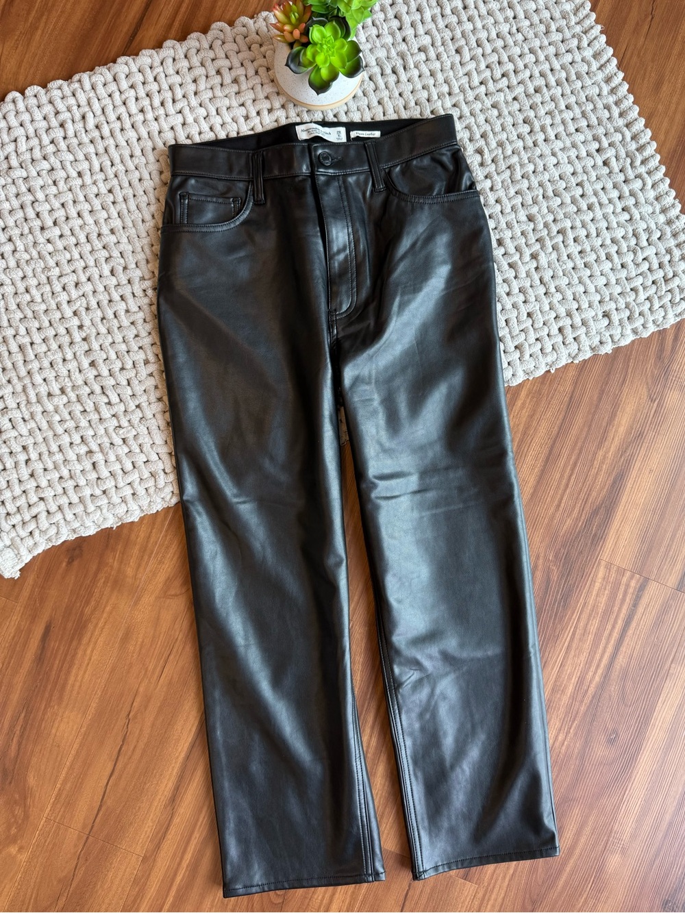 Abercrombie & Fitch | The Ankle Straight Ultra High Rise Vegan Leather Pants | 6